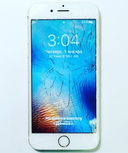 Замена разбитого стекла iPhone 4/4S